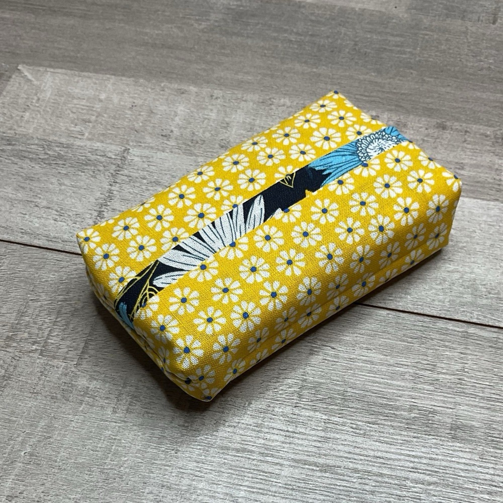 Yellow Daisy Handmade‎ fabric purse/travel pocket size tissue holder/travel